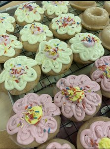 Lowe's Donuts photo 4